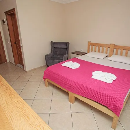 فندق Kampues Garden 4*